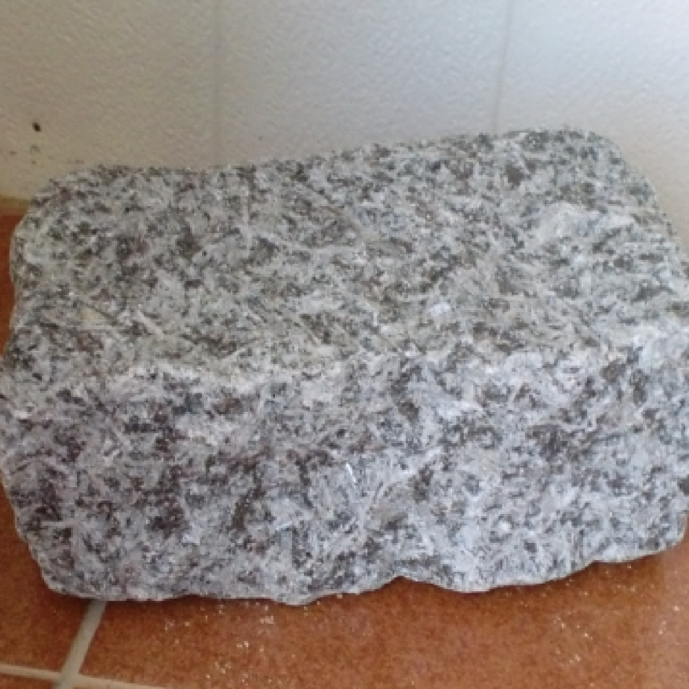 Calçada cubo cianito 20x10x10